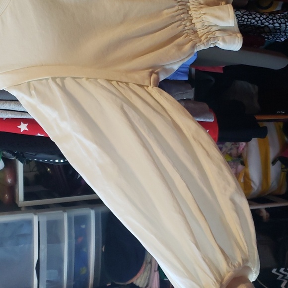 ZARA SMALL CREAM BALLOON SLEEVE SWEATER IN EUC - Picture 3 of 4